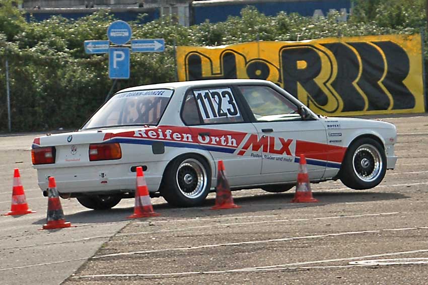 neue Autos braucht das Land - hier der Neue 'Orth' E30.jpg