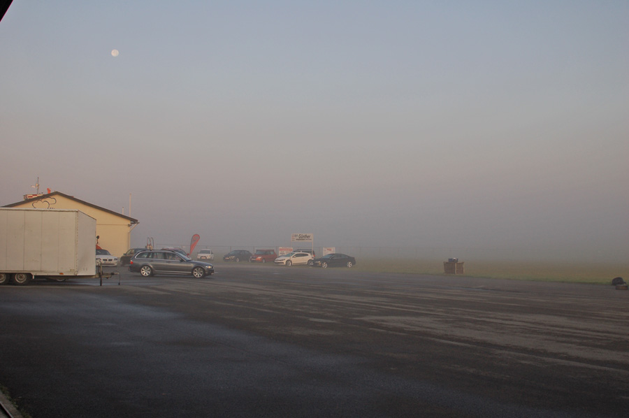 moon over airport Wallduern